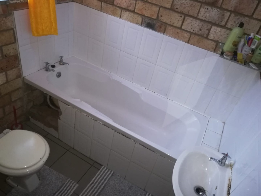 6 Bedroom Property for Sale in Bethelsdorp Eastern Cape